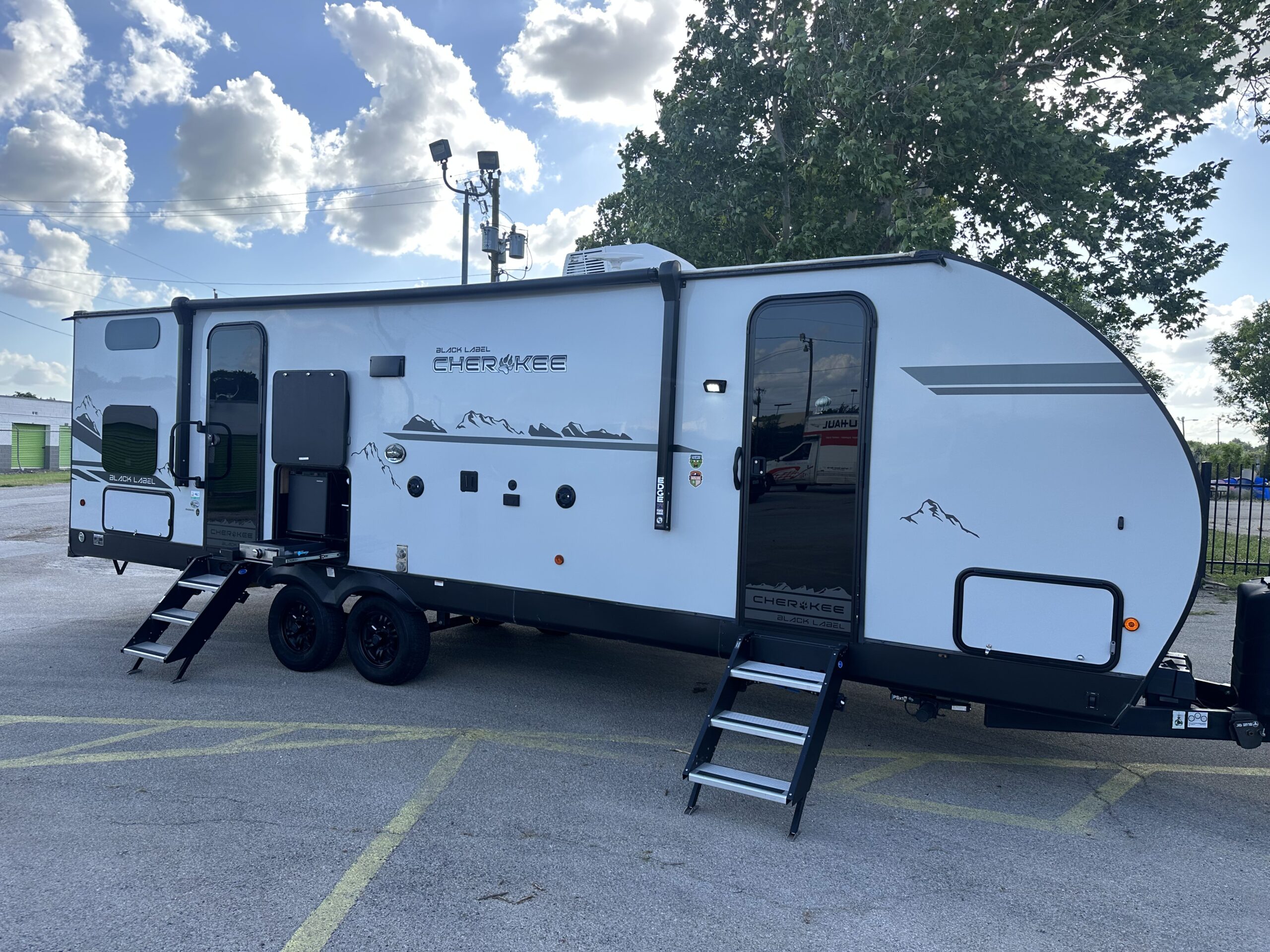 Cherokee | Fully Stocked Glamper – DFW Outdoor Rentals